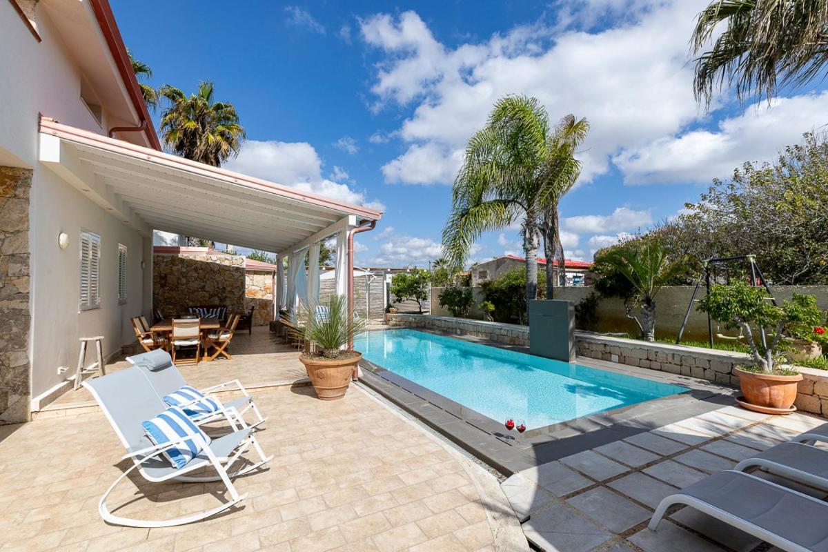 Villa Zamia Con Piscina Санта-Мария-дель-Фокалло Экстерьер фото